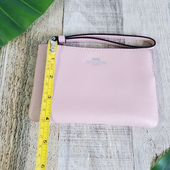 COACH | Crossgrain Leather Corner Zip Wristlet in Carnation - Picture 8 of 8